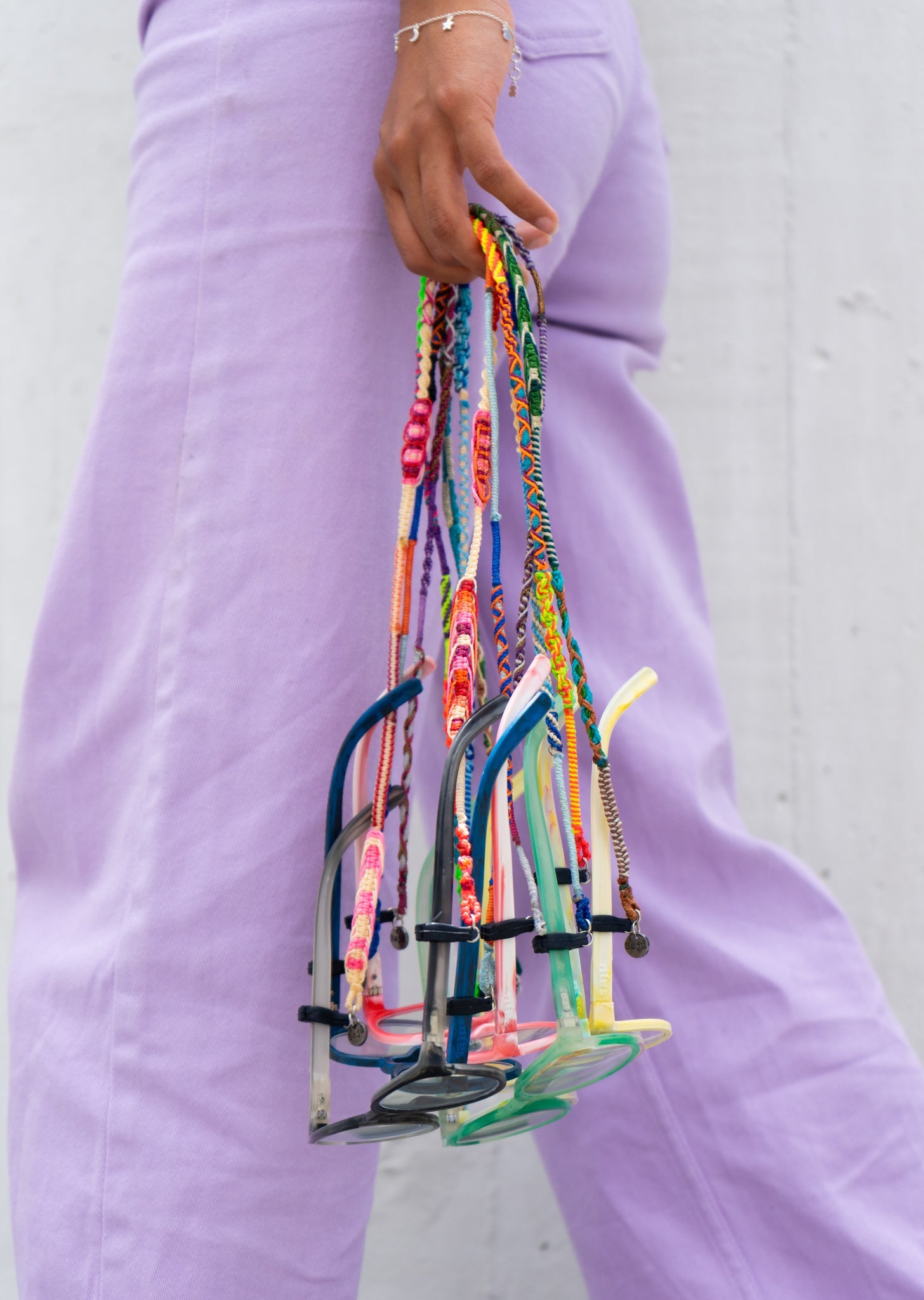 Cuelga Gafas (Webpage) - Sajú Colombia