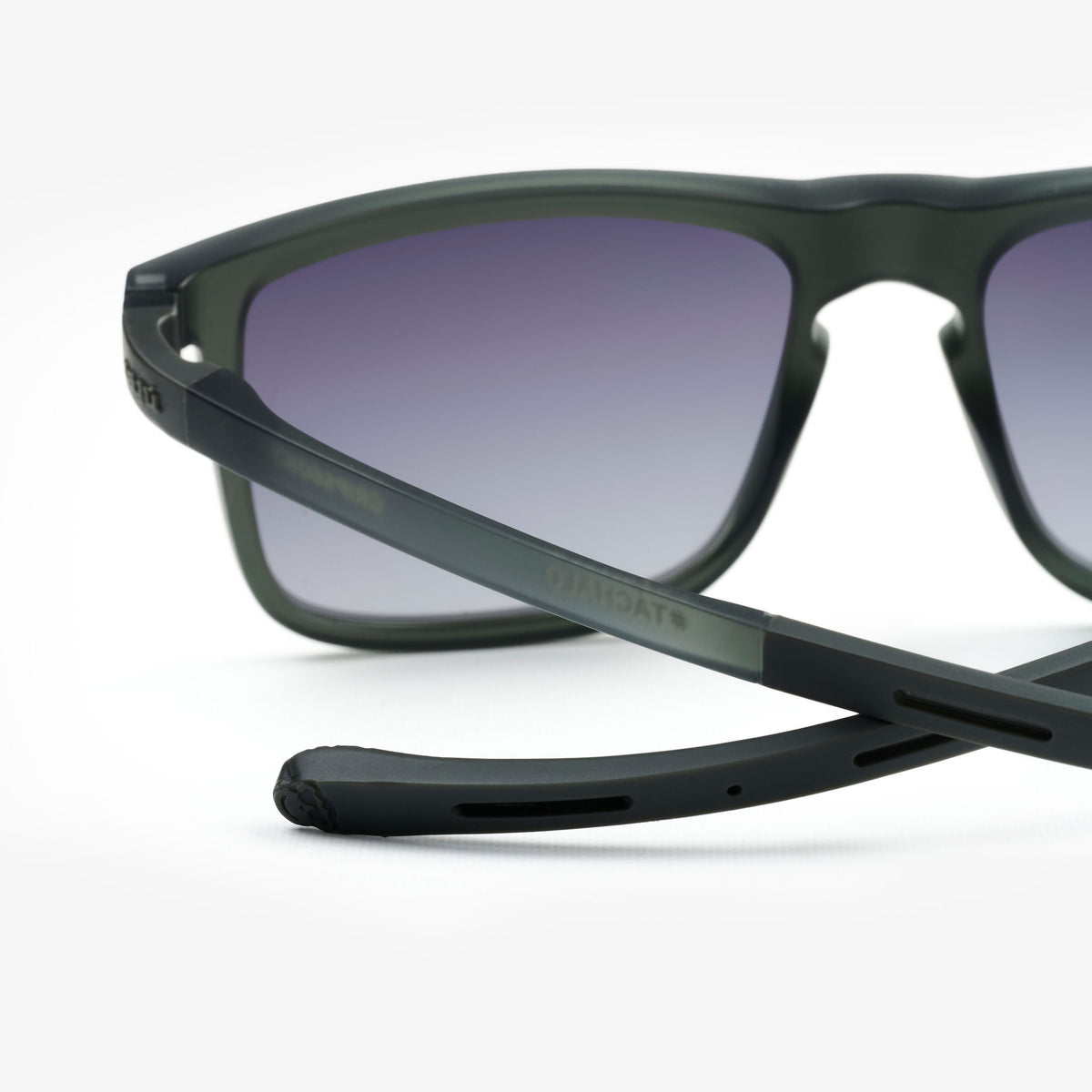Block Gravel — gafas de sol de Sajú con filtro UV400 y sistema Grip antideslizante