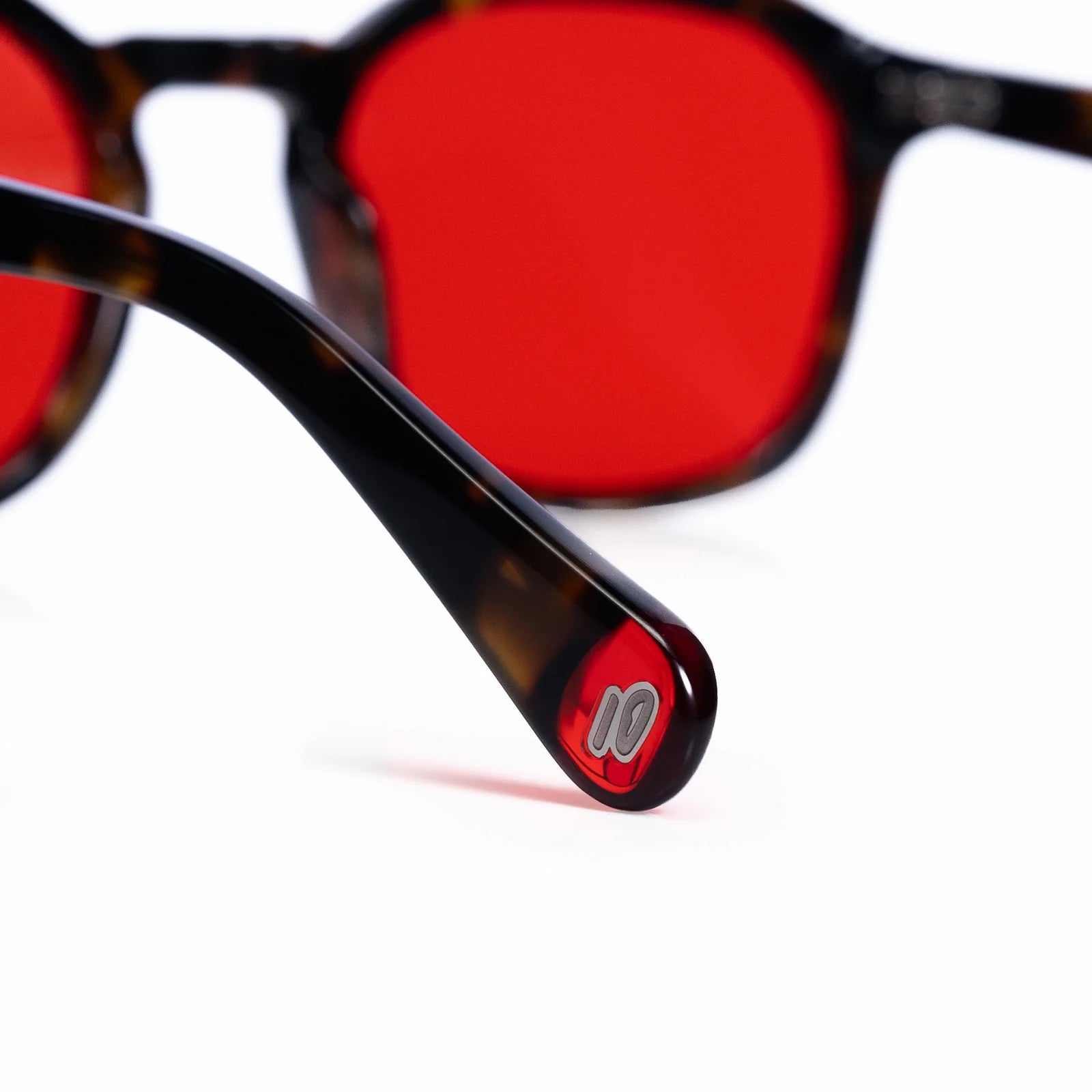 Las del Capi Dark Brown - Lente Rojo