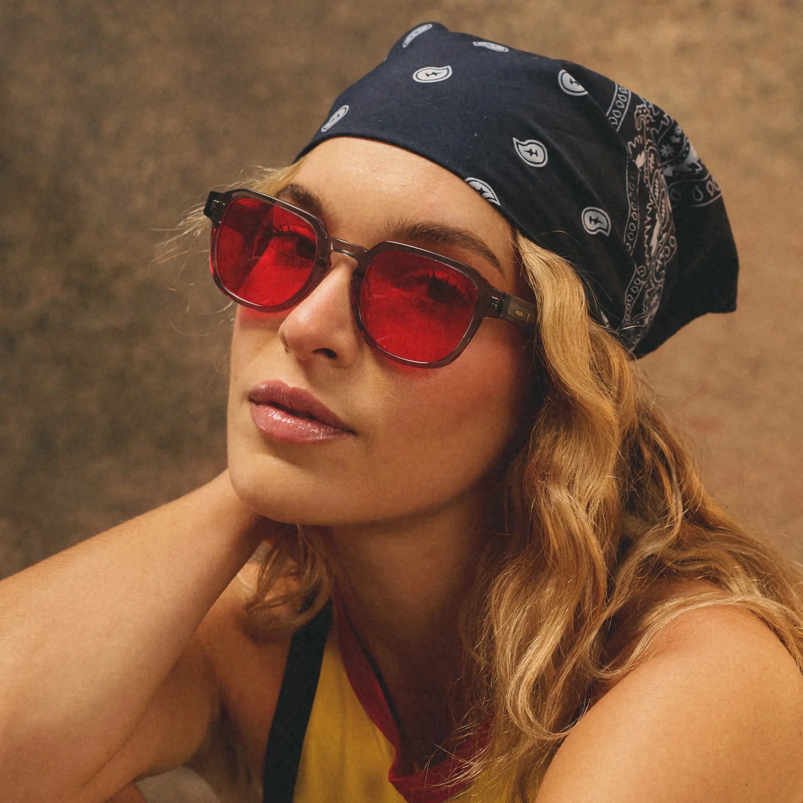 Las Calidosas Gray - Lente Rojo
