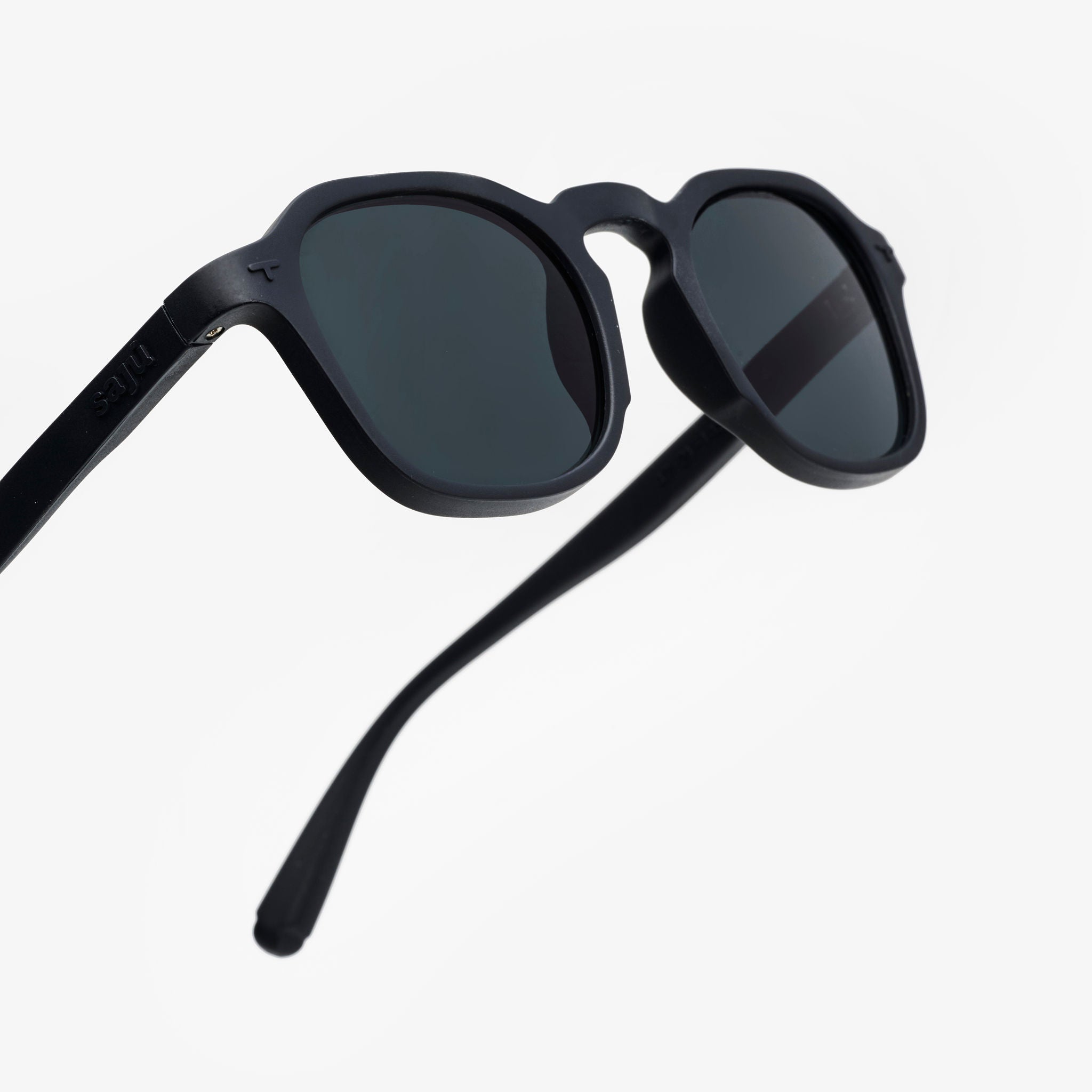 Lup Black
