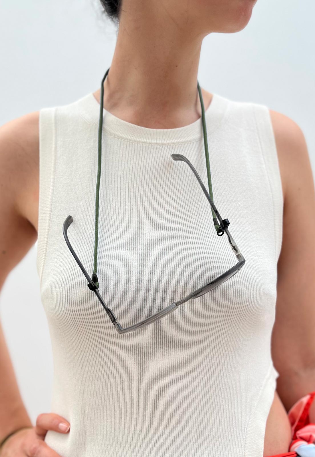 Cuelga Gafas Slim Light