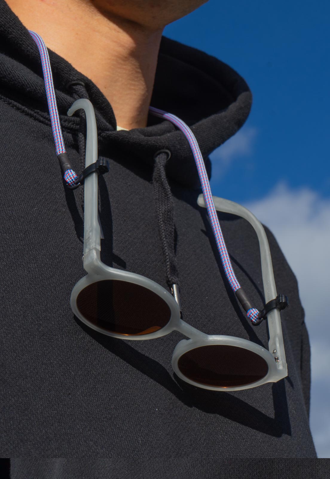Cuelga Gafas Slim Bold