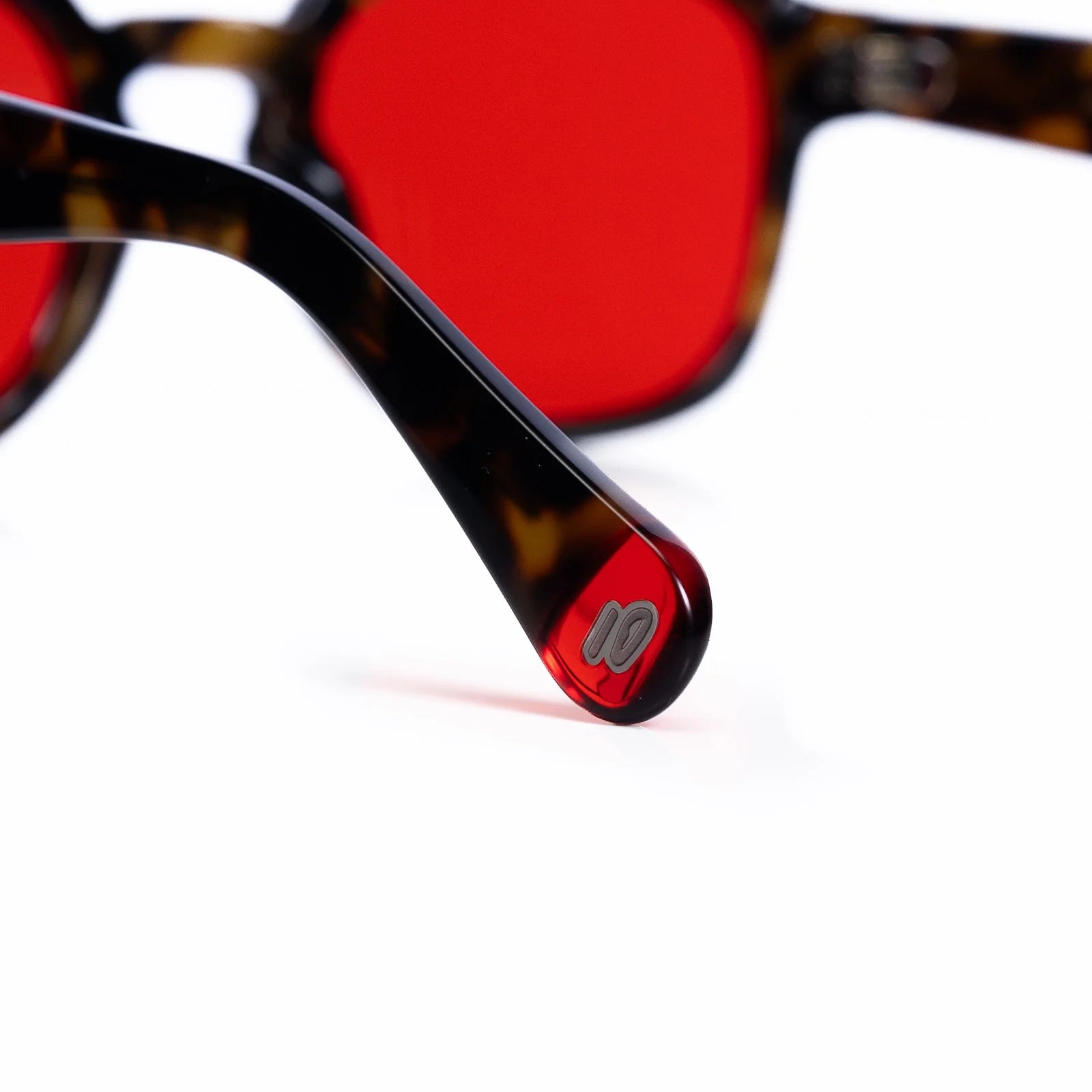 Las Calidosas Dark Brown - Lente Rojo