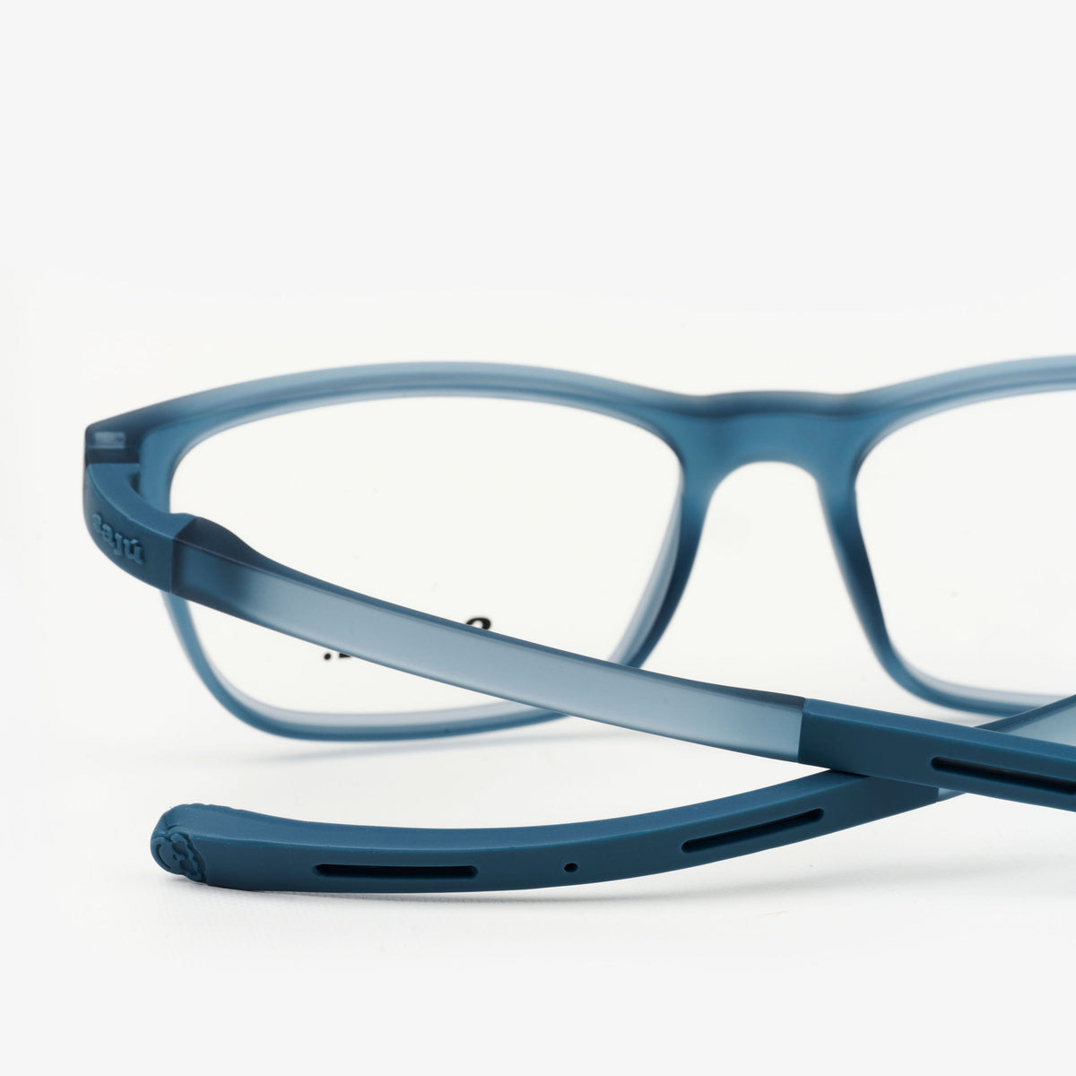 Páramo Denim Formuladas — montura rectangular ultraliviana de Sajú, lista para tu fórmula