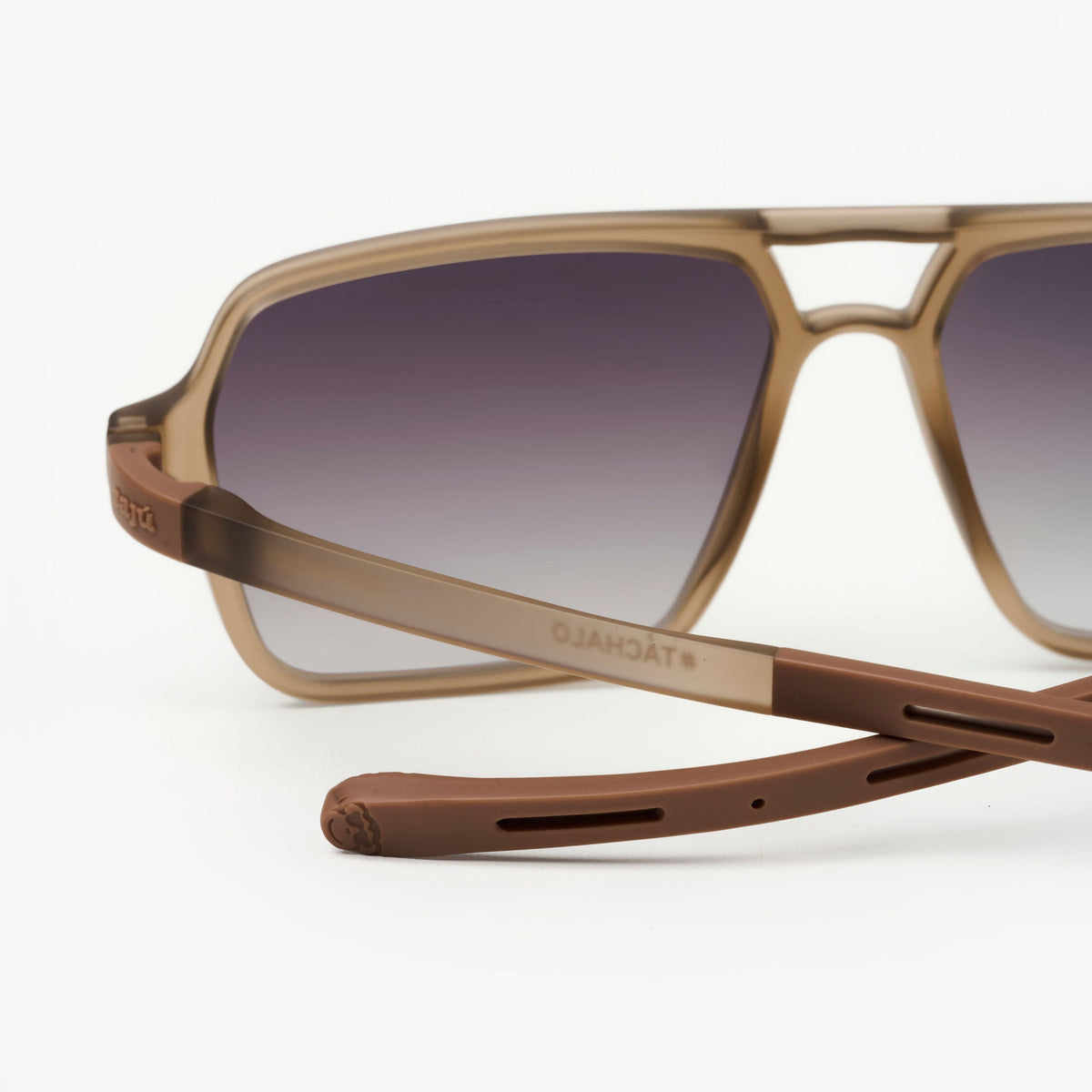 Trocha Camel — gafas de sol de Sajú con filtro UV400 y sistema Grip antideslizante
