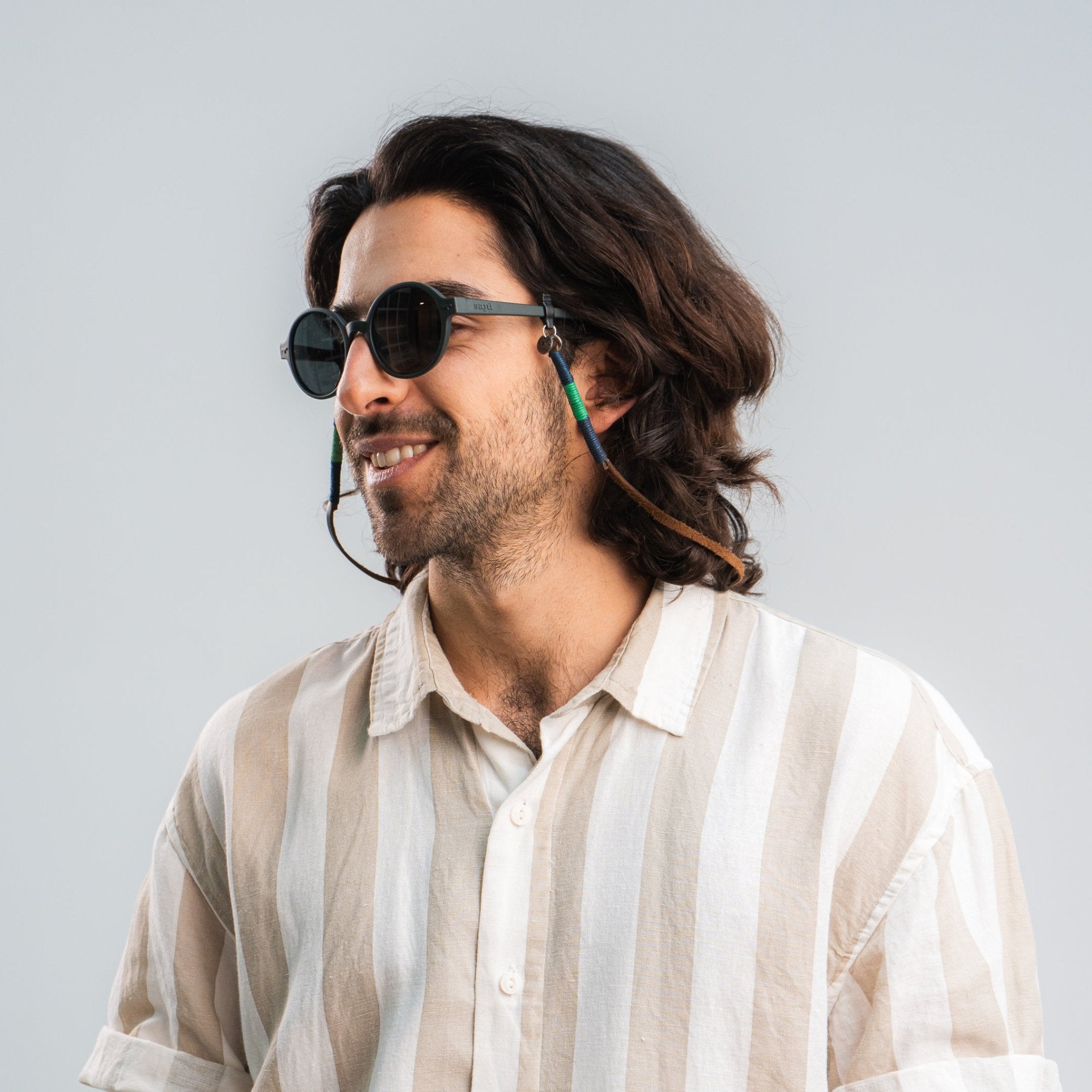 Cuelga Gafas Cuero Bordado - Sajú Colombia