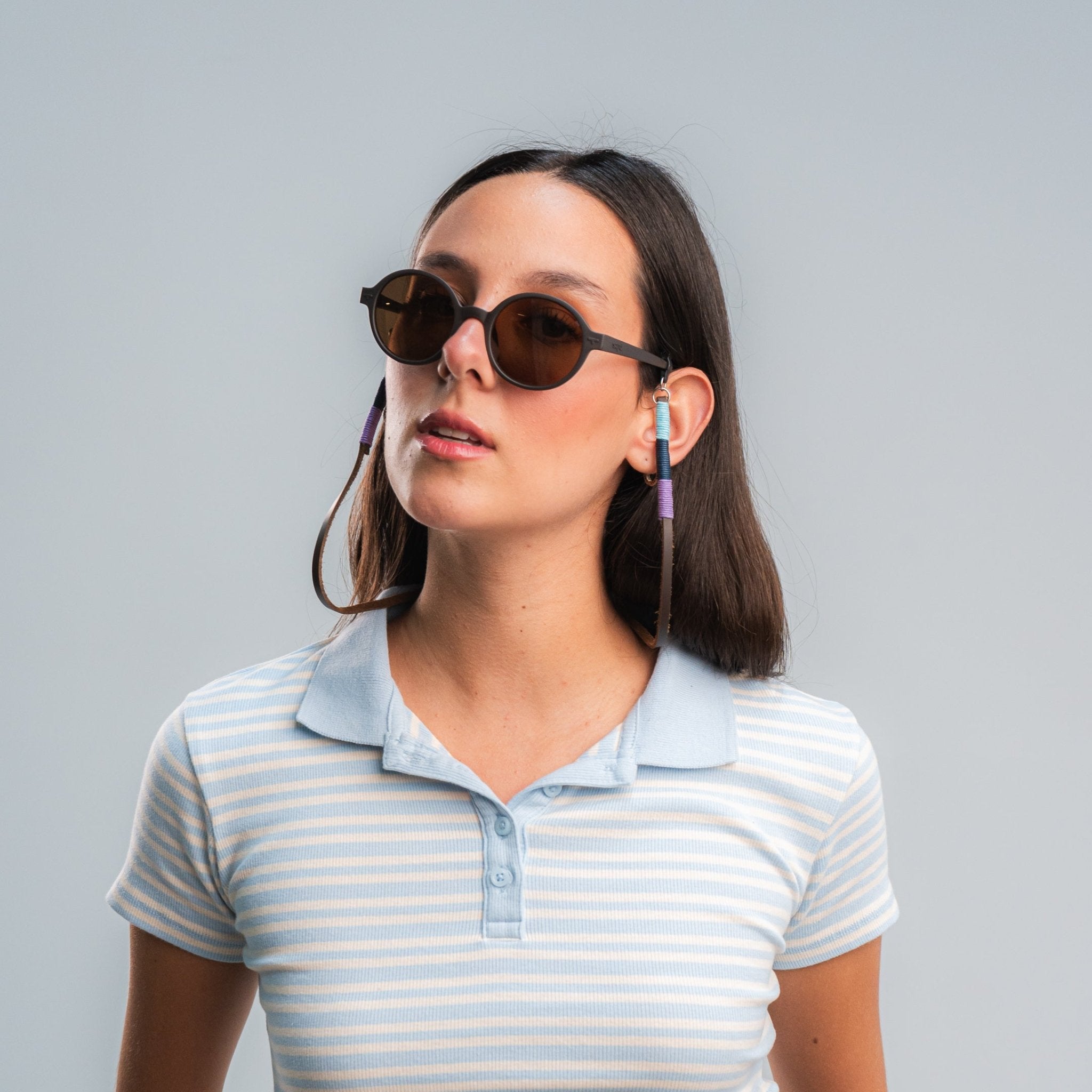 Cuelga Gafas Cuero Bordado - Sajú Colombia