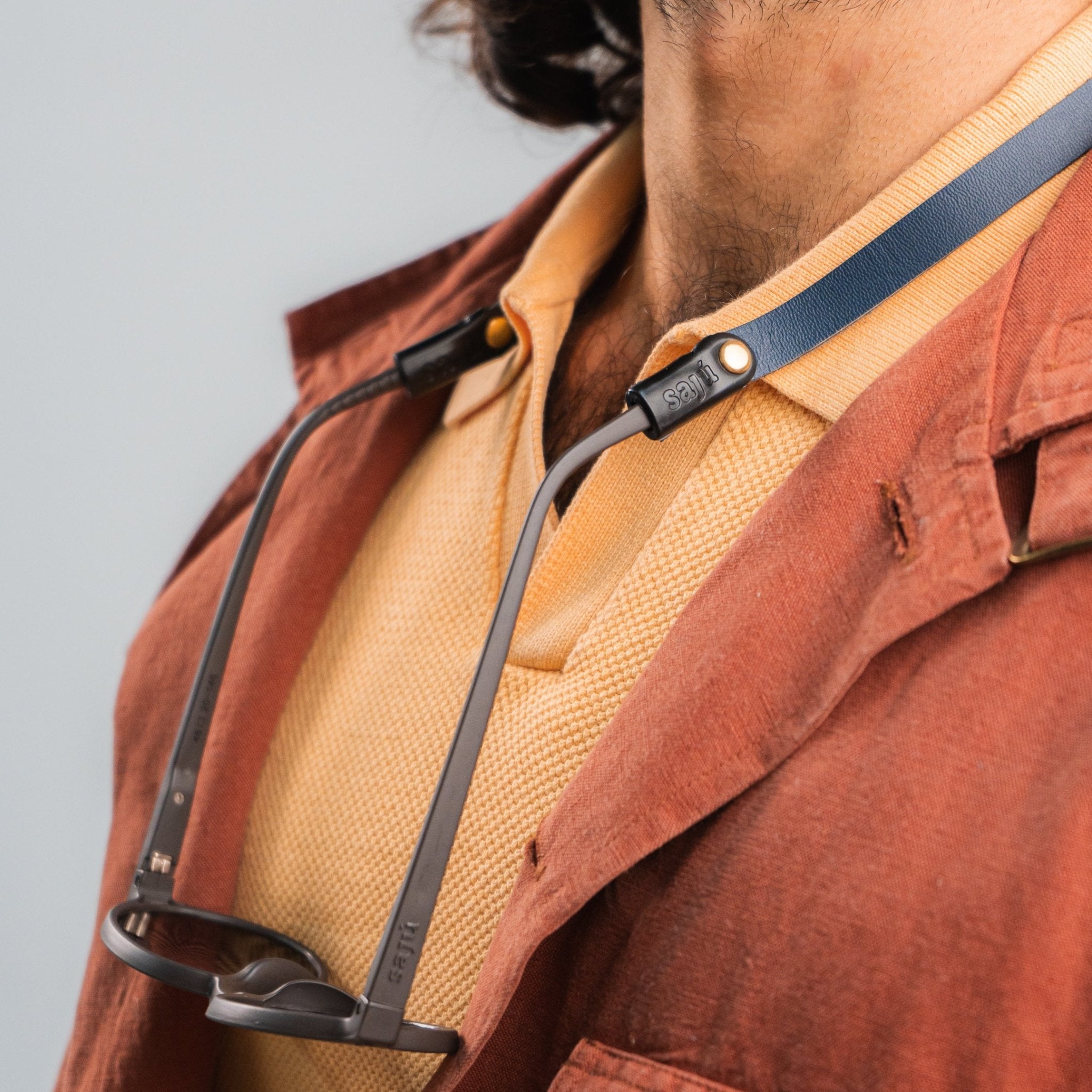 Cuelga Gafas Plain Leather - Sajú Colombia